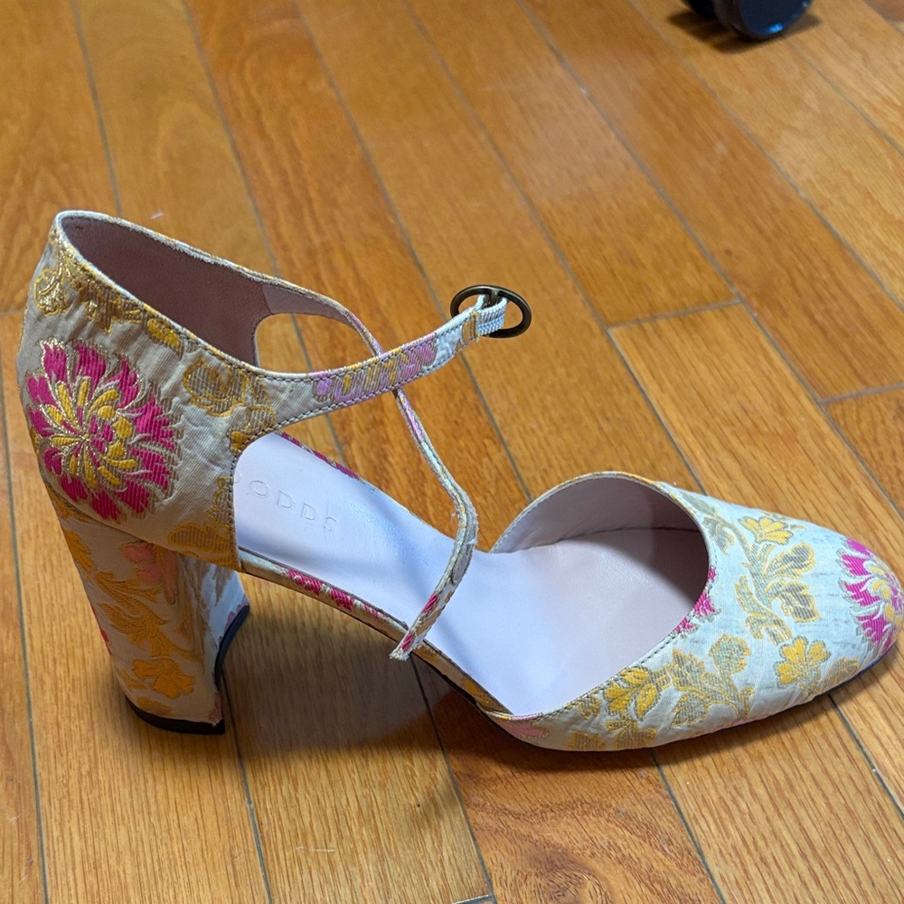 Elegant KK Dodds Floral Heels size 39